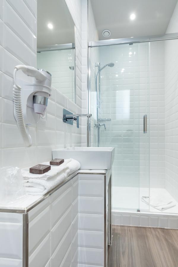 Azur City Hotel Nice Bagian luar foto